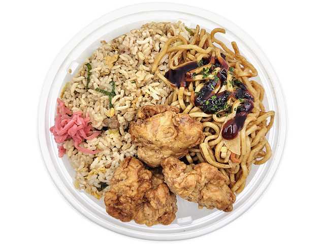 鉄鍋炒めのチャーハン(唐揚げ&ソース焼そば)