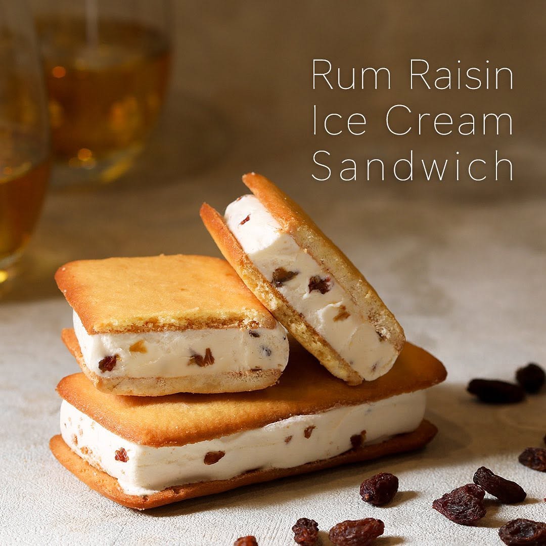 セブンイレブン】芳醇な香りのラムレーズンサンドラムレーズンサンドラムレーズンラムレーズンアイスアイスサンドクッキーサンドアイスラムレーズンレーズンサンドアイスクリームアイスマニアアイス部おやつ今日のおやつ3時のおやつティータイムセブンスイーツアンバサダーセブンスイーツセブンイレブンスイーツコンビニアイスコンビニスイーツセブンプレミアム近くて便利セブンsevenelevenおうち時間stayhomeおうちカフェ