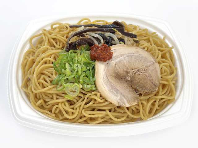 豚骨焼ラーメン 辛みそ添え　セブンイレブン (7-ELEVEN)