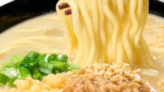 スーパーカップ超大盛り×ROF-MAO 特まろ豚骨ラーメン