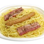 ソーセージとベーコンの大盛ペペロンチーノ