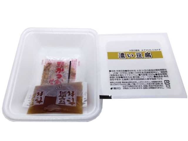 濃い豆腐の冷やっこ (生姜入だし醤油付)