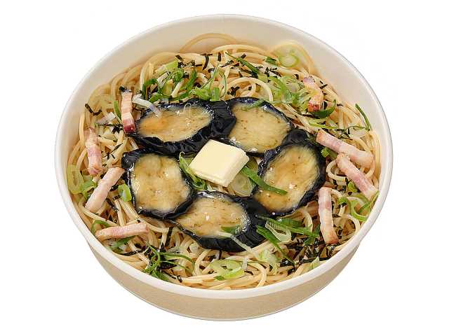 ナスとベーコンのバター醤油パスタ