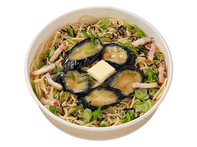 ナスと九条ねぎとベーコンのバター醤油パスタ