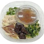 冷製パスタ 薬味と茄子と蒸し鶏の和風スープ