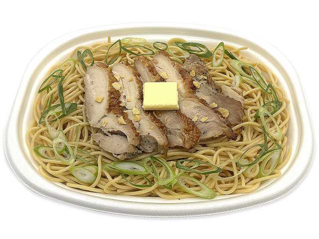 チキンステーキのせ バター醤油パスタ